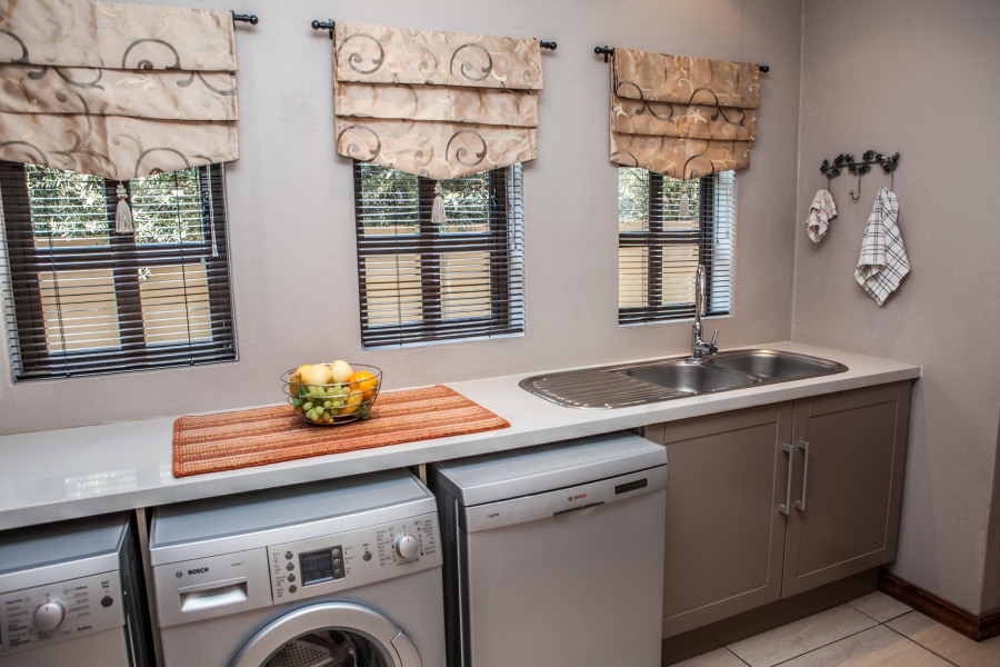 5 Bedroom Property for Sale in The Coves North West